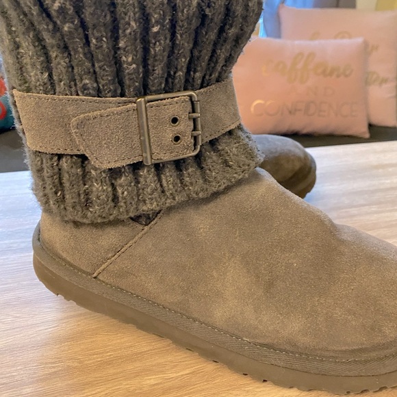 Shoes - Ugg cardigan sweater short boots Womens size 7